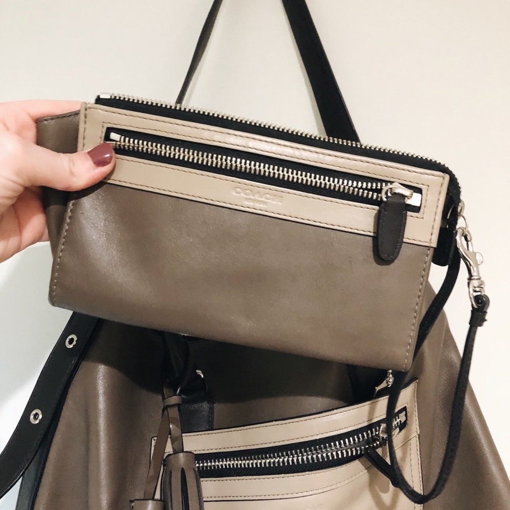 Coach Purse w/ Matching Wallet/Wristlet.